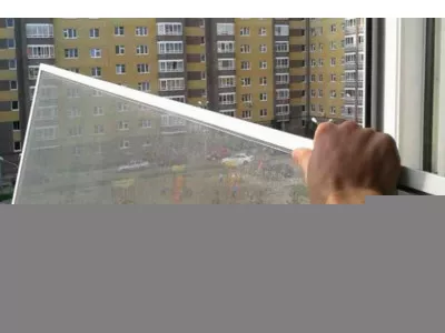 МОСКИТНАЯ СЕТКА НА ПЛАСТИКОВОМ ОКНЕ: НУЖНО ЛИ СНИМАТЬ ЗИМОЙ?